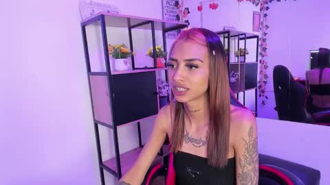 karlaslutskinny__ online show from November 11, 5:21 pm