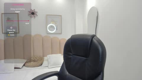 karliie kloss   online show from February 2, 4:11 am