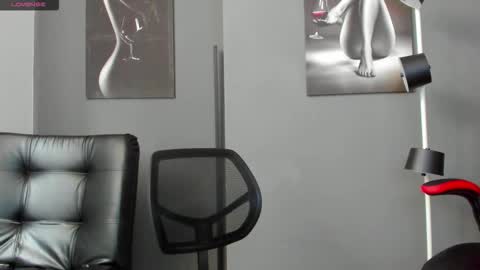   online show from September 30, 4:45 pm