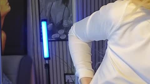 Julia online show from April 7, 7:49 pm