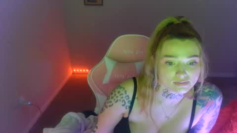 karmathevixen0304 online show from May 1, 10:02 pm
