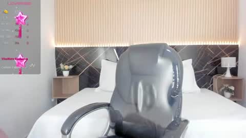 karol_cortes online show from June 23, 12:14 pm