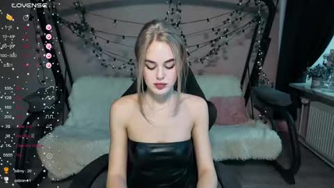 KarolinaHayes online show from May 2, 4:32 pm
