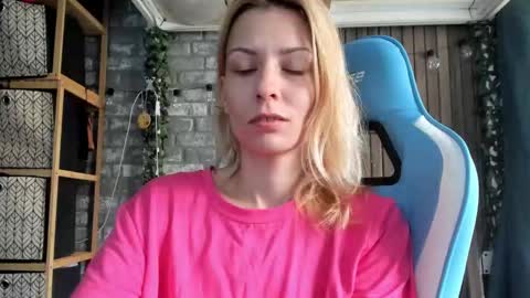 karoline121 online show from September 26, 8:01 am