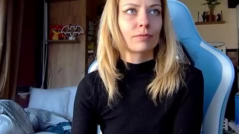 karoline121 online show from March 7, 12:45 pm