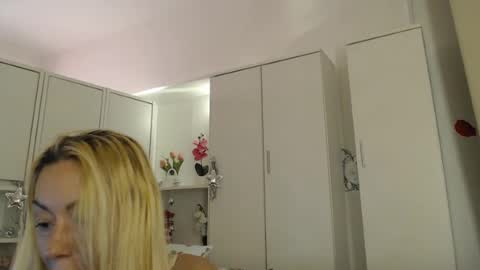 karolynesyera online show from July 30, 5:03 pm