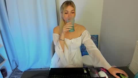 Snapshot of kat7777777 chatting on October 22, 4:39 am Kate online show from October 22, 4:39 am