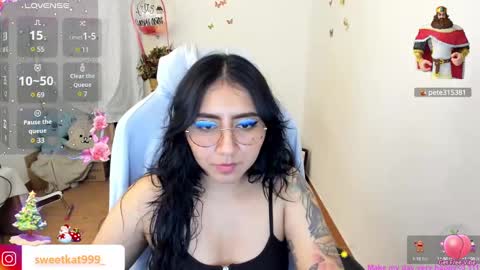 Snapshot of kat_ly_chan chatting on December 24, 5:23 pm Kat       online show from December 24, 5:23 pm