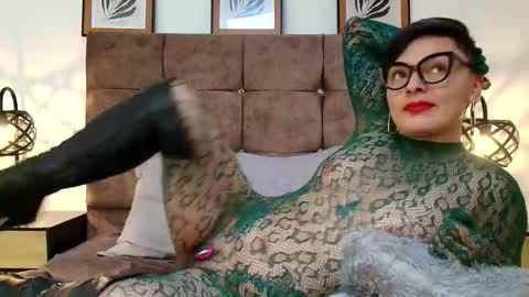 kat paradisse online show from February 7, 2:43 pm