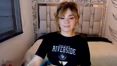 K A T A  H O O T online show from January 14, 8:47 pm