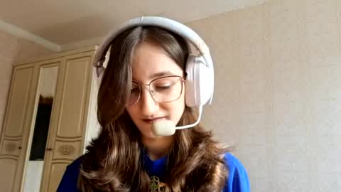 Elwyna online show from March 24, 6:08 am