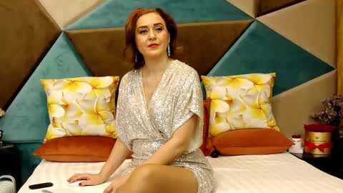 KateQueenston --  online show from February 9, 10:43 pm