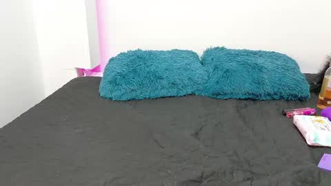 . . KATIA . . online show from May 7, 10:02 pm
