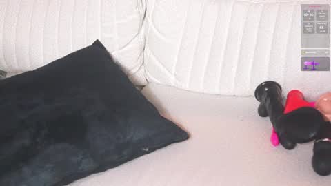 K A T L Y N  online show from April 10, 7:09 pm