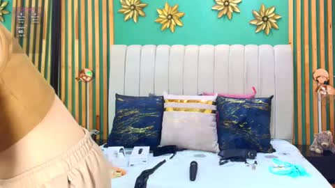 K A T L Y N  online show from February 17, 7:01 pm