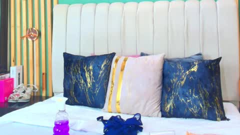 K A T L Y N  online show from February 22, 7:54 pm