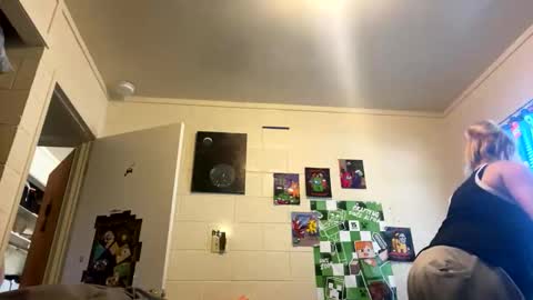 kay_la online show from April 13, 10:21 pm