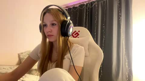 Amia online show from April 12, 5:38 pm