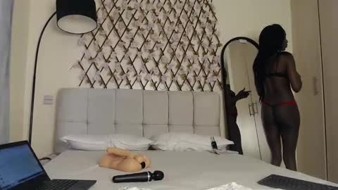 Kaylee online show from April 7, 9:44 am