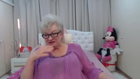 kaylesmoll online show from March 27, 8:31 pm