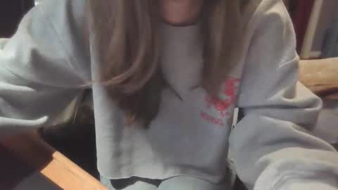 kb00m online show from December 18, 5:56 am