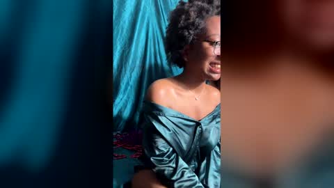 keandrasnow online show from April 14, 3:50 am