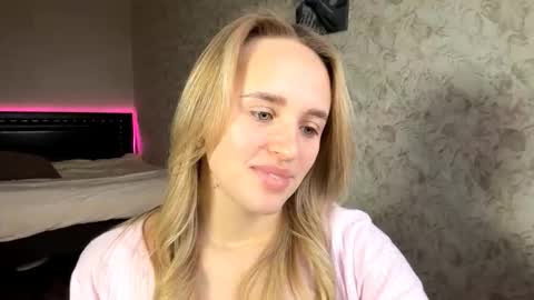 Sylvia online show from November 21, 8:27 am