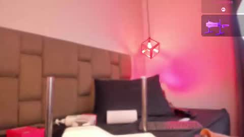 kendall_evanss_ online show from March 6, 8:04 pm