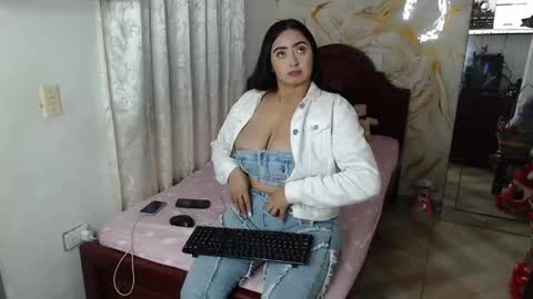 Snapshot of kendall_morry chatting on October 13, 7:22 am kendall  online show from October 13, 7:22 am