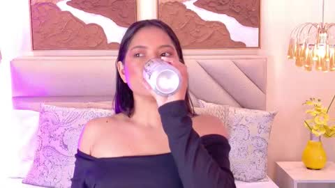 Kendal online show from November 14, 2:22 am