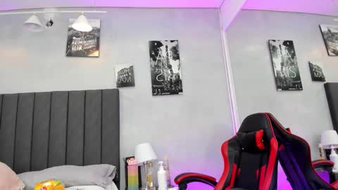 Kendra London online show from March 12, 2:31 pm