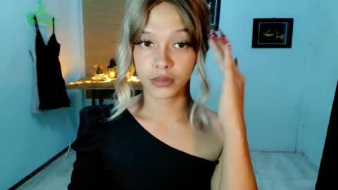 kendra_lunaxx online show from May 17, 11:53 am