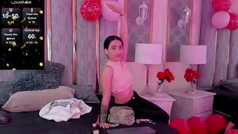 keniavelvet  online show from February 17, 1:43 pm