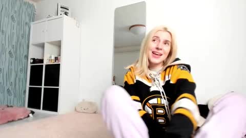 Kenzie online show from December 6, 4:58 am