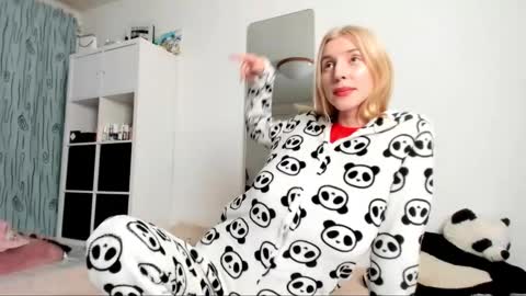 Kenzie online show from January 23, 5:13 am