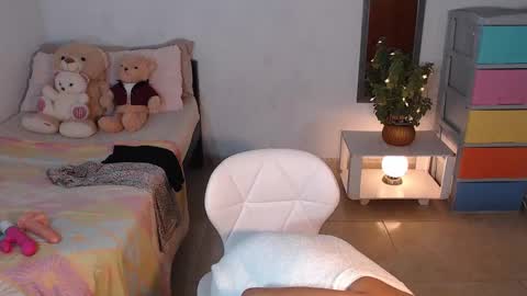 Mia  online show from December 7, 3:52 pm