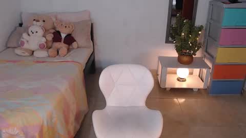 Mia  online show from December 6, 8:28 pm