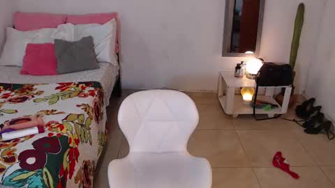 Mia  online show from February 6, 6:46 pm