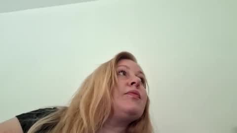 khaleesi0890 online show from November 16, 12:38 pm