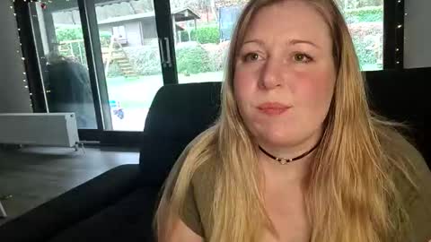 khaleesi0890 online show from November 20, 8:37 am