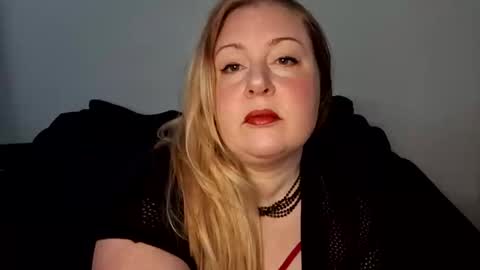 khaleesi0890 online show from December 15, 9:14 am