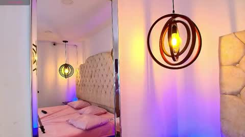 khloejohnson online show from September 19, 9:03 pm