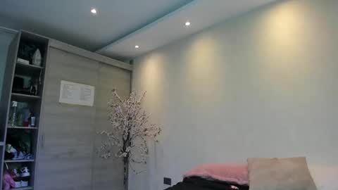    N         M online show from October 25, 11:40 am