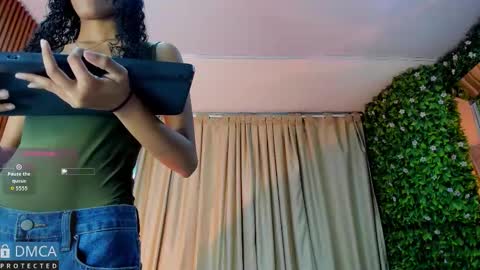 Kiara Zahiri online show from September 18, 11:09 am