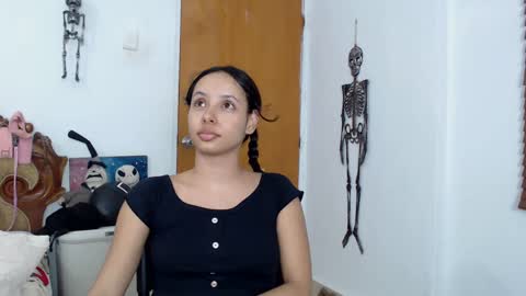 Snapshot of kiaralenon chatting on October 1, 5:45 am kiaralenon online show from October 1, 5:45 am