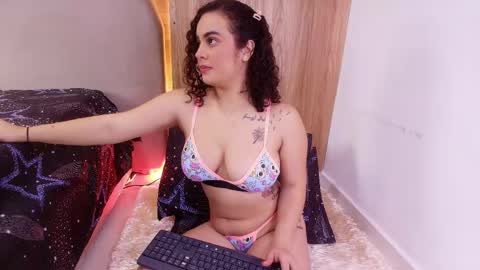 kiaralopez_ online show from April 15, 3:40 am