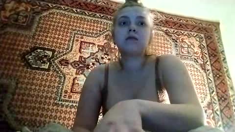 kikibang_ online show from April 8, 7:16 pm