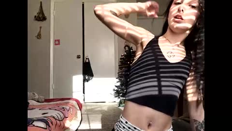 kikiimiink online show from February 22, 9:05 pm