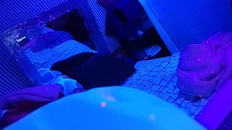 kikilovespartylights online show from November 29, 11:25 am