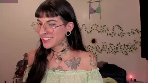 Bella online show from April 24, 10:34 pm